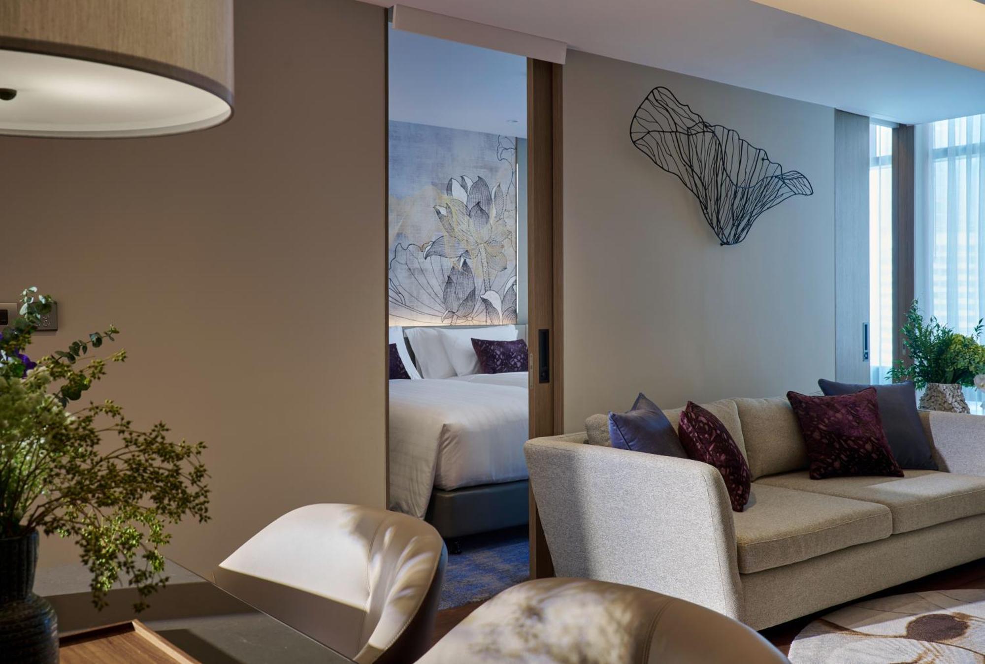 Chatrium Grand 방콕 외부 사진 A sliding door