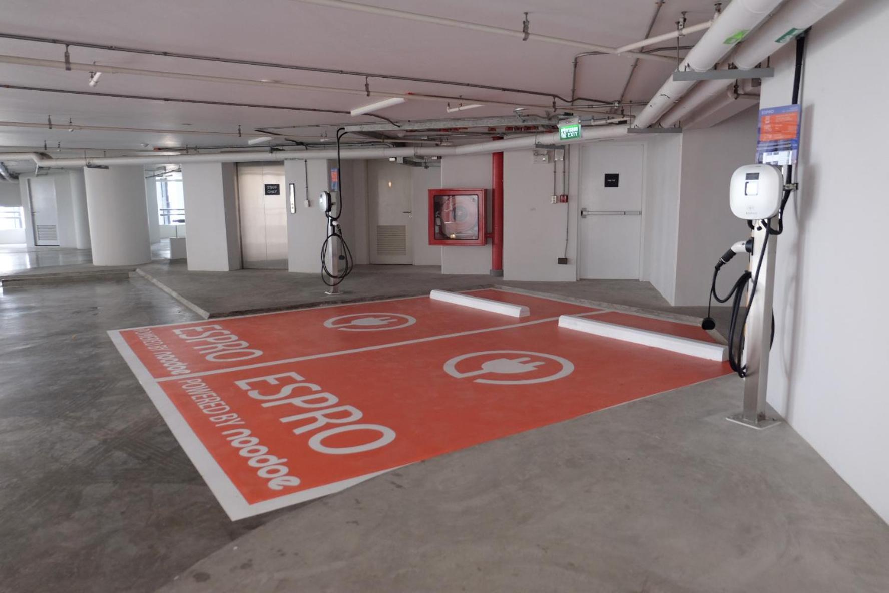 Chatrium Grand 방콕 외부 사진 Charging station for electric cars